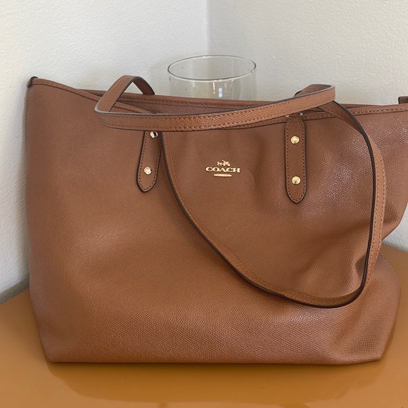 Coach Handbags - Coach pebble tote bag